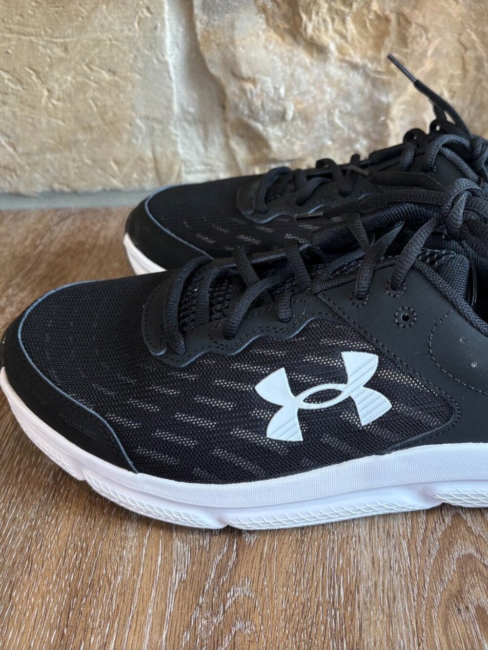 NWT-NEVER WORN! UNDER ARMOUR / MENS 11.5